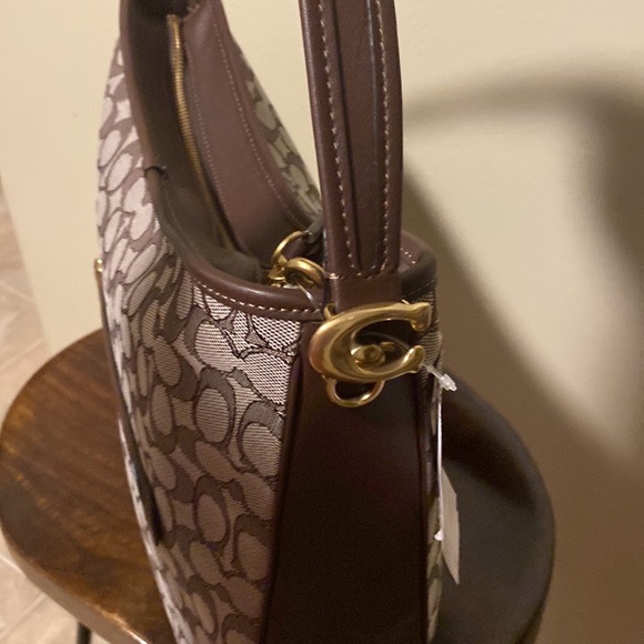 Coach - Picture 5 of 12